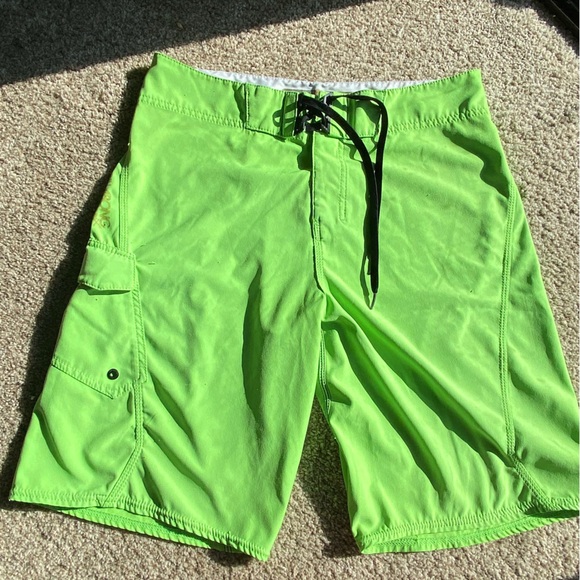 Billabong Men’s Board Shorts Neon Green - Picture 1 of 2